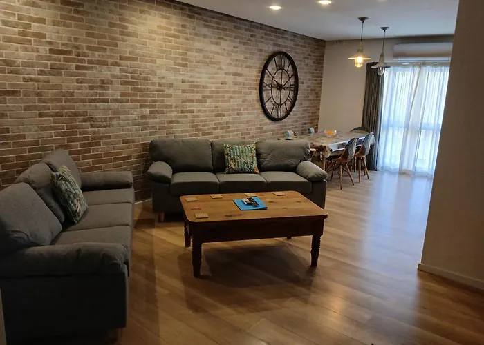 Cosy 4 Bedroom With Use Of Pool Appartamento