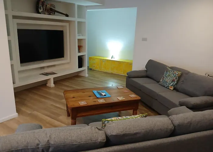 Cosy 4 Bedroom With Use Of Pool *