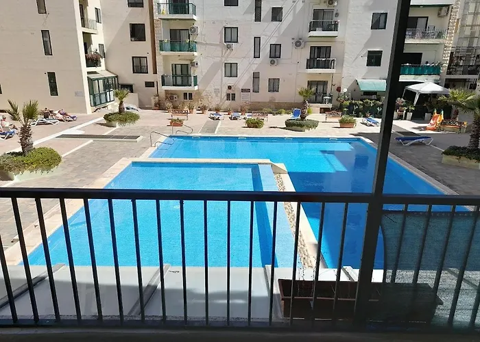 Cosy 4 Bedroom With Use Of Pool