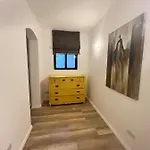 Large, Spacious 4 Bedroom With Use Of Pool