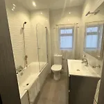 Large, Spacious 4 Bedroom With Use Of Pool *