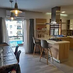 Large, Spacious 4 Bedroom With Use Of Pool * 세인트폴스베이