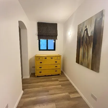 Large 4 Bedroom With Use Of Pool
