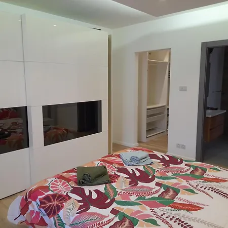 Apartment Cosy 4 Bedroom With Use Of Pool