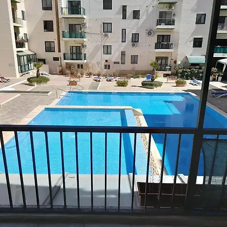 Cosy 4 Bedroom With Use Of Pool