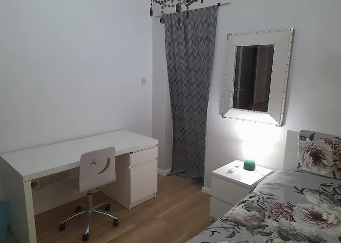 Cosy 4 Bedroom With Use Of Pool Appartamento