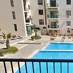 Large, Spacious 4 Bedroom With Use Of Pool Apartman