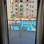 Apartman Large, Spacious 4 Bedroom With Use Of Pool *