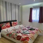 Large, Spacious 4 Bedroom With Use Of Pool Апартаменты