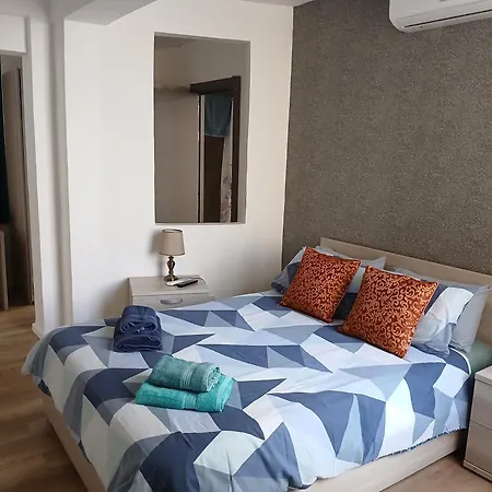 Large, Spacious 4 Bedroom With Use Of Pool Apartman