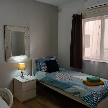 Apartman Large, Spacious 4 Bedroom With Use Of Pool San Pawl il-Baħar