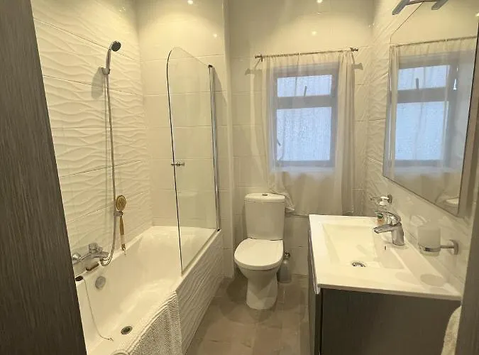 Cosy 4 Bedroom With Use Of Pool *